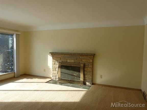 3rd image of 20305 Fleetwood Dr
