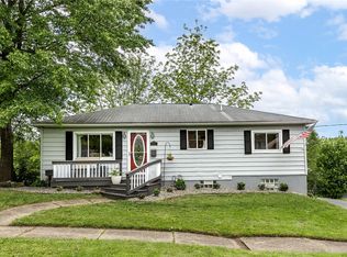 135 Garden Ave, Grove City, PA 16127