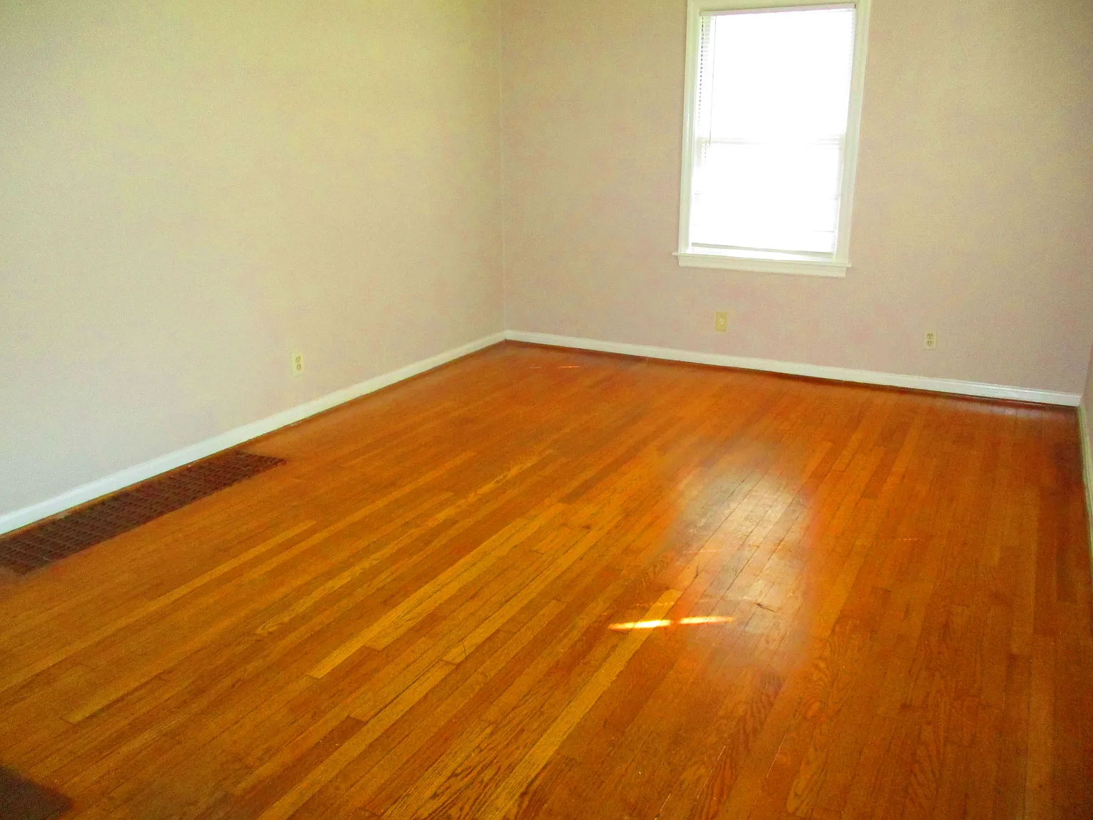 2 bed, 824 sqft, $1,575 — Photo 2