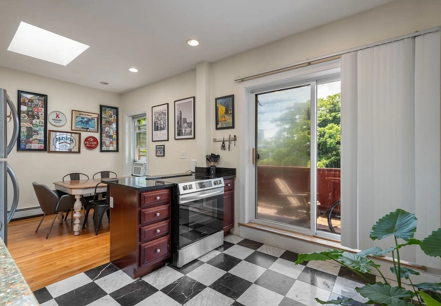 2 bed, 1.0 bath, 800 sqft, $3,500 — Photo 1
