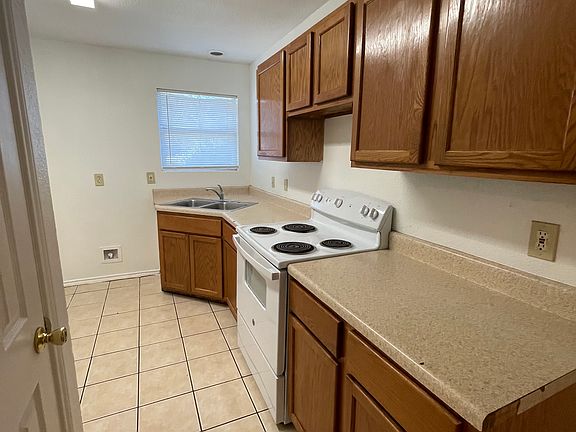 3rd image of 414 W Harlan Ave APT 1
