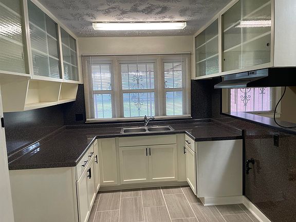 5th image of 3602 Van Buren St