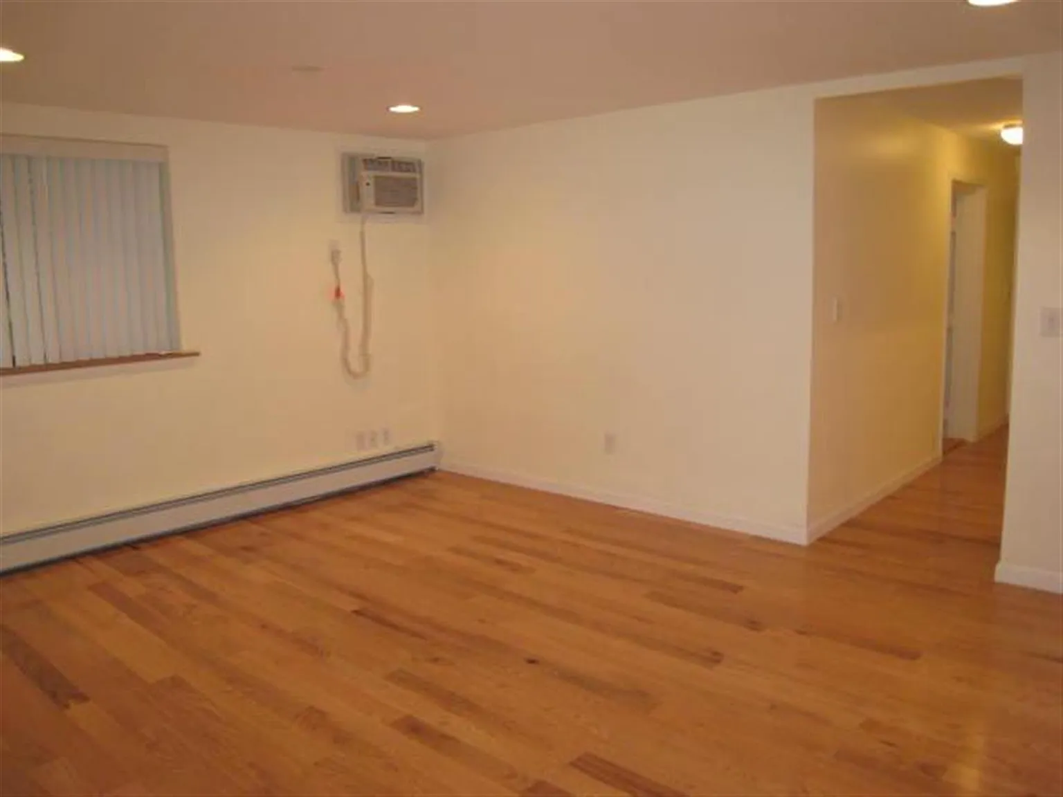 4 bed, 1500 sqft, $4,800 — Photo 1