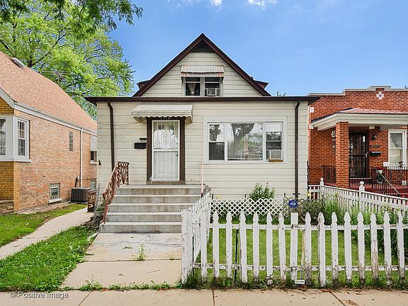 2nd image of 2119 N Nagle Ave