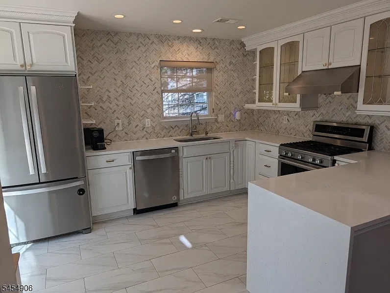 3 bed, 2.5 bath, $4,300 — Photo 2