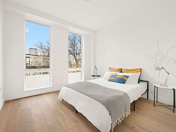 4th image of 95 Grattan St #3A
