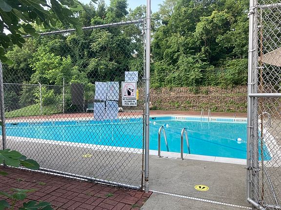 3rd image of 402 Maryland Ave #2D