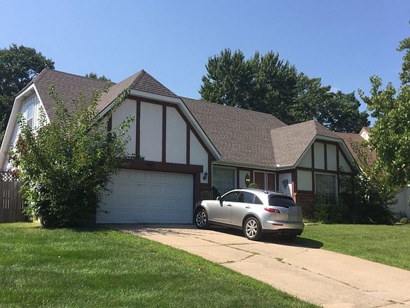 3rd image of 10260 Garnett St