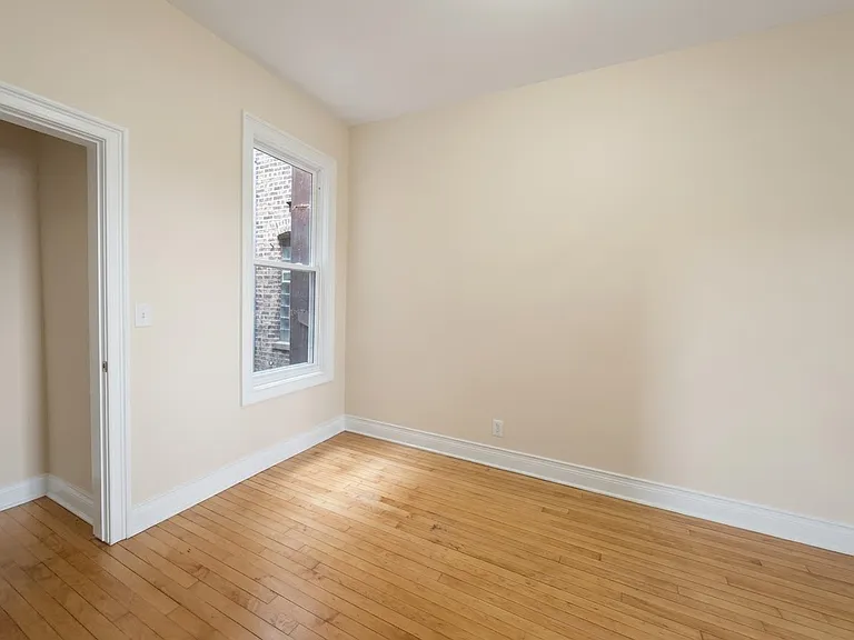 2128 W Cermak Rd #2 — Photo 3