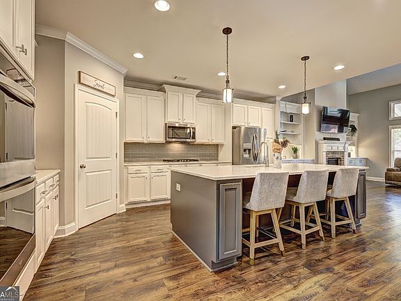 4th image of 4371 Thacker Ln