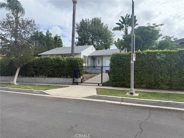 17630 Rhoda St, Encino, CA 91316