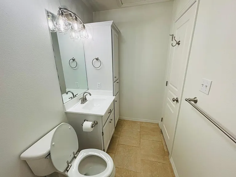 721 Jade St #A — Photo 17