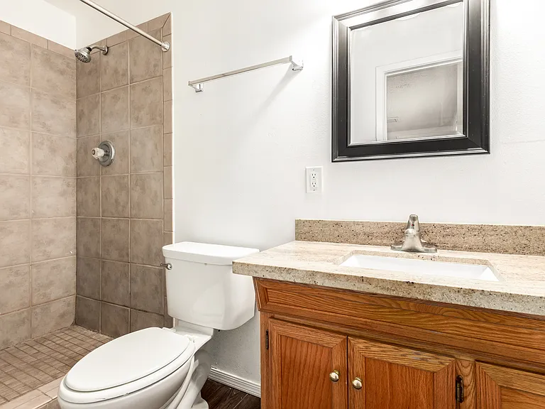 1037 E Campus Dr — Photo 24