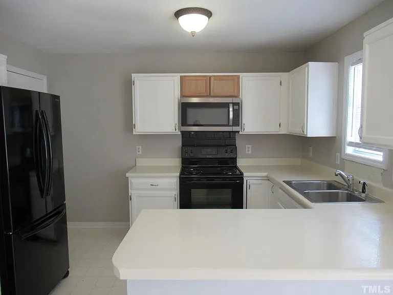 324 Springside Dr — Photo 6