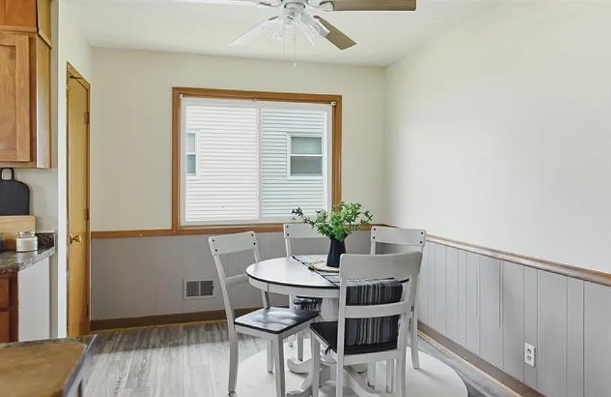 3 bed, 1395 sqft, $1,950 — Photo 4