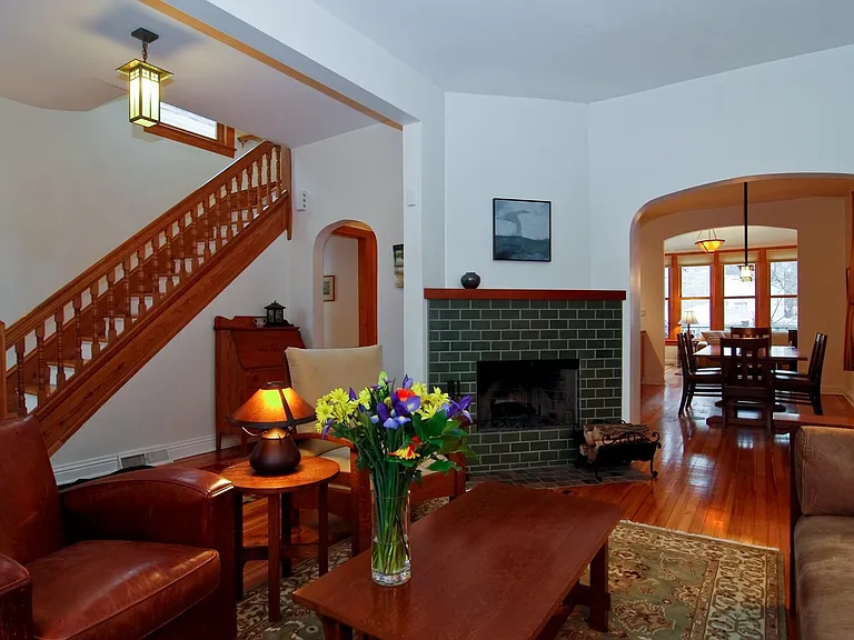 2252 W Cullom Ave — Photo 3