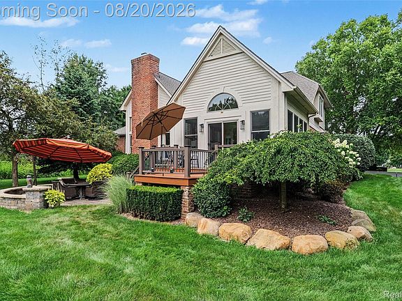 4th image of 4678 Edinburgh Dr
