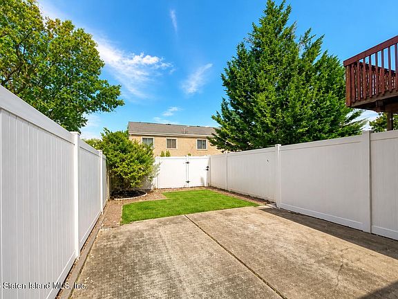 3rd image of 11 Azalea Ct