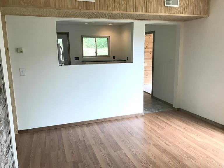 1374 E Canal St — Photo 3