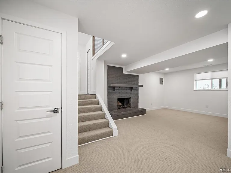 15989 E 18th Pl — Photo 23