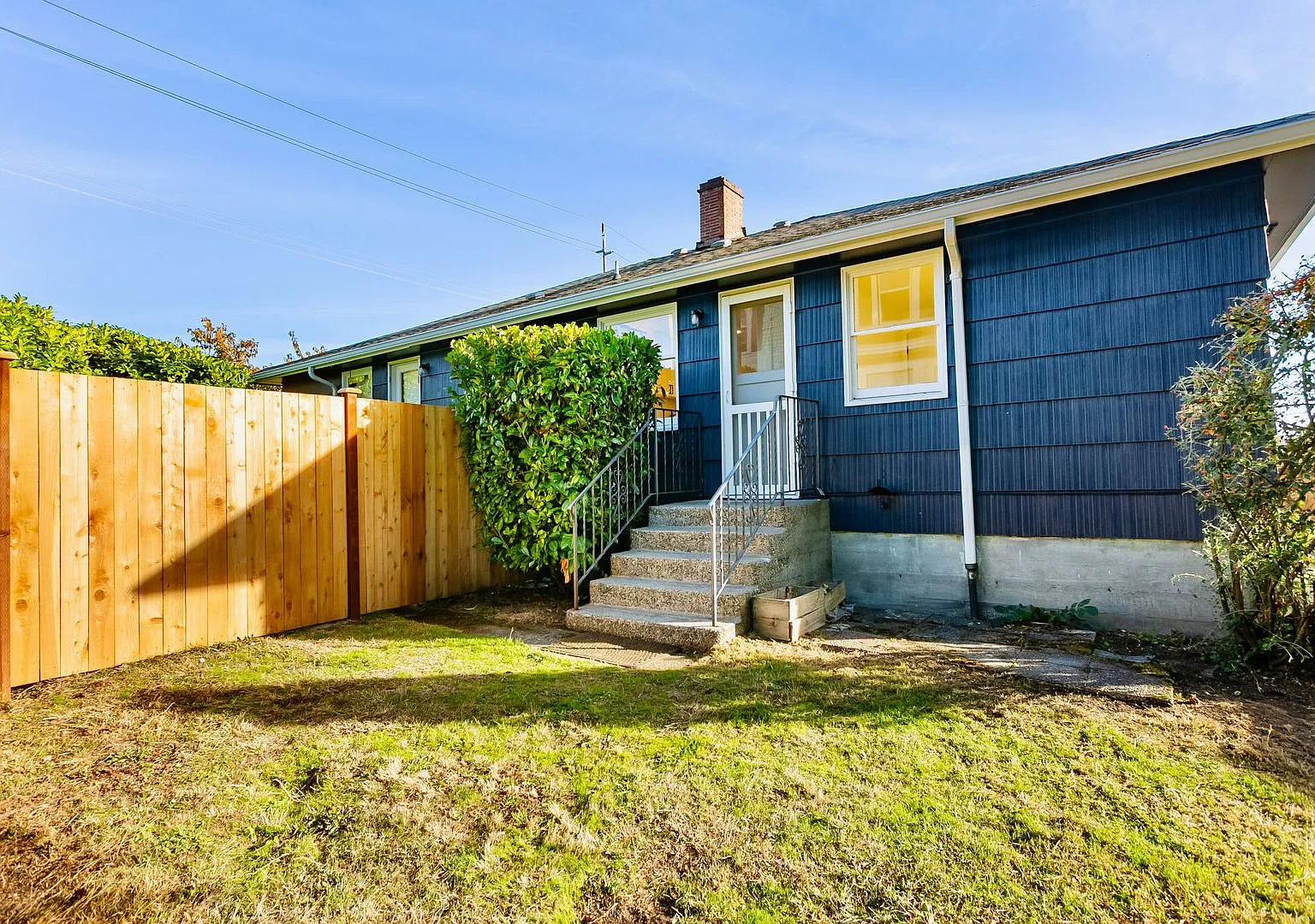 Beautifully Updated Tacoma Home Near Proctor — Photo 3