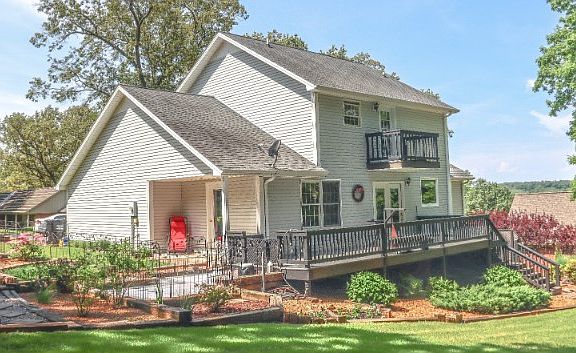 3rd image of 115 Streetland Dr