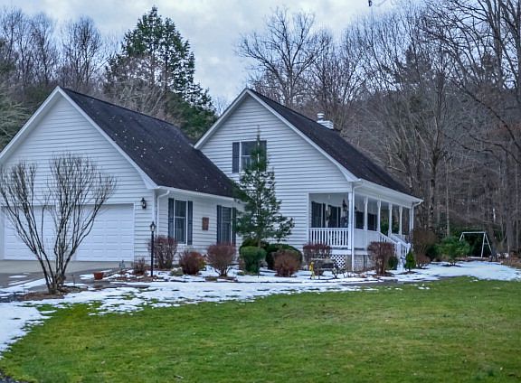 3rd image of 169 Peachtree Ln