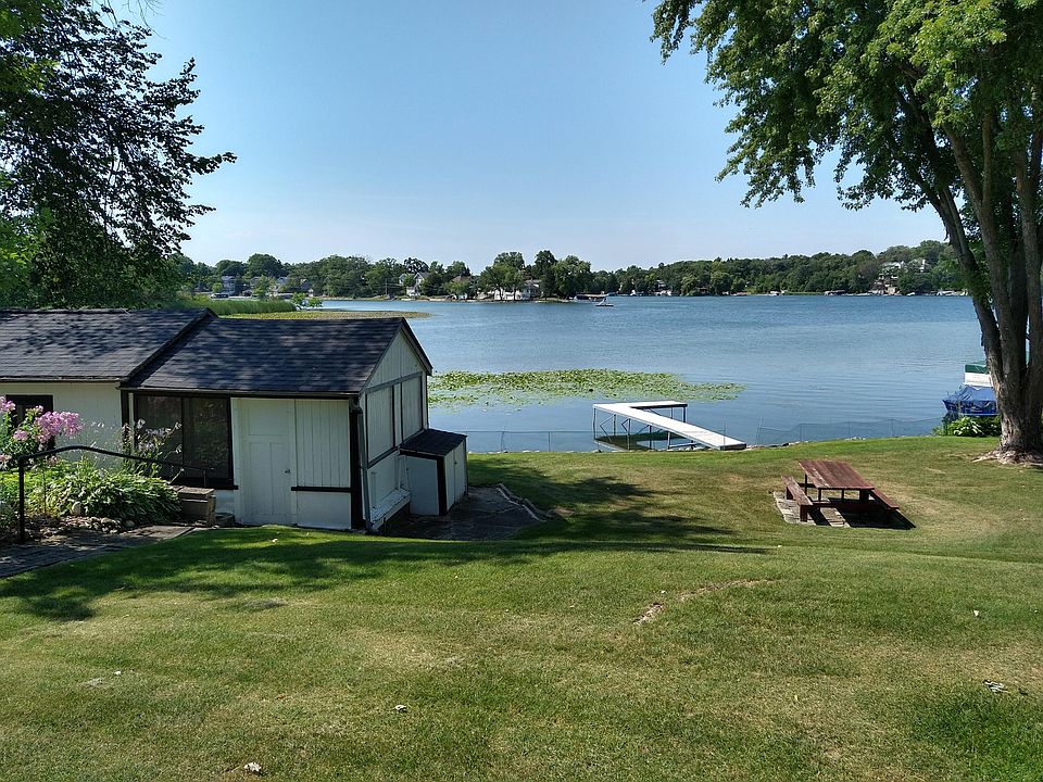 2nd image of W284N7983 Woodrest Dr