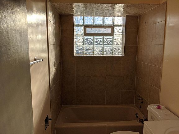 4th image of 6173 N Northwest Hwy APT 101