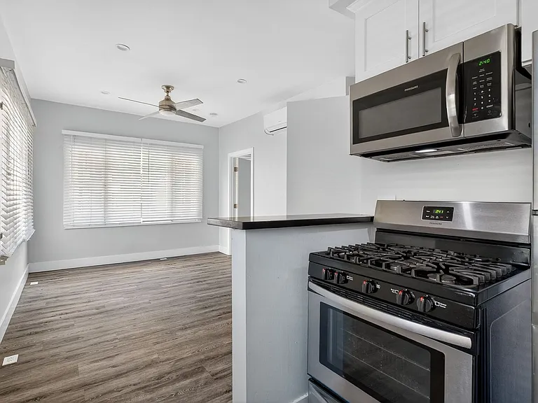 405 W 3rd Street — Photo 11