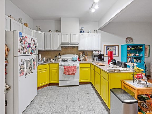 5th image of 91 Hudson Avenue