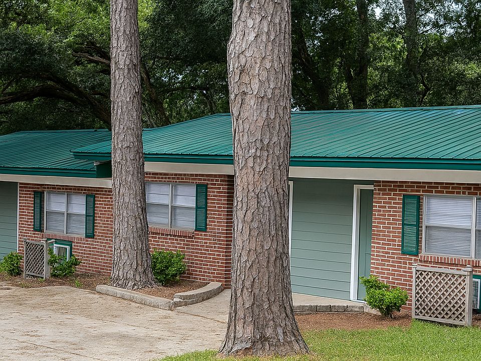 1st image of 1862 W Pensacola St APT 4