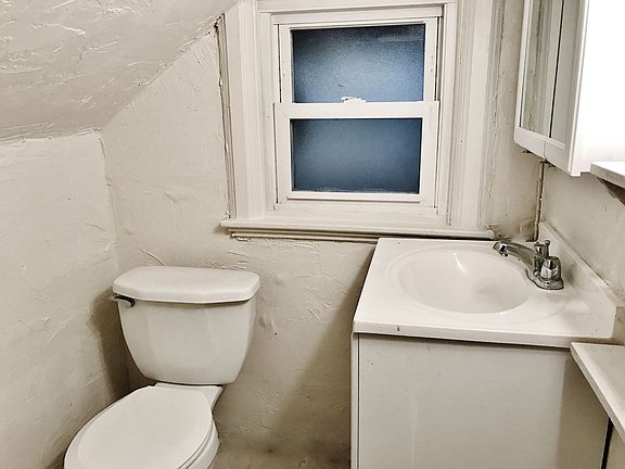 4th image of 350 Stratford Ave APT 2