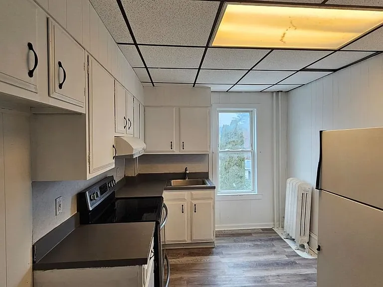 230 N 10th St #1 — Photo 3