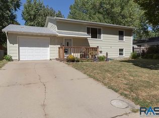 2208 E 1st St, Sioux Falls, SD 57103
