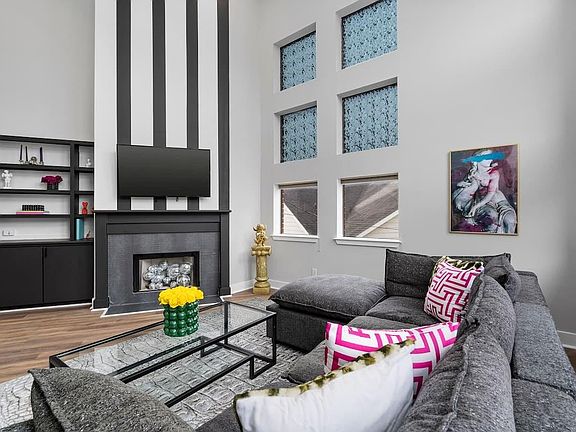 3rd image of 9716 Riddlewood Ln