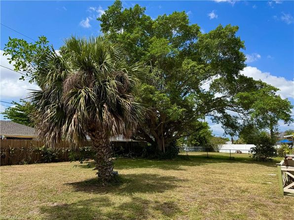 1526 SE 42nd St, Cape Coral, FL 33904