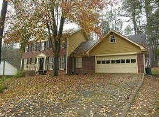 435 Sanderingham Ln, Lawrenceville, GA
