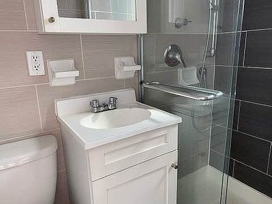 4th image of 204 E 112th St APT 45