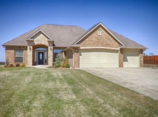1445 Songbird Ln, Blanchard, OK 73010