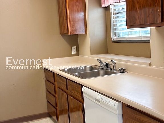 4th image of 1301 University Ave APT C201
