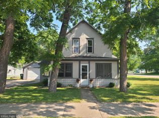 110 Park St W, Annandale, MN 55302