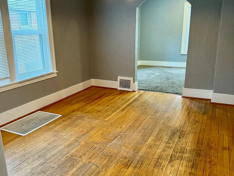 290 Voorheis St — Photo 9