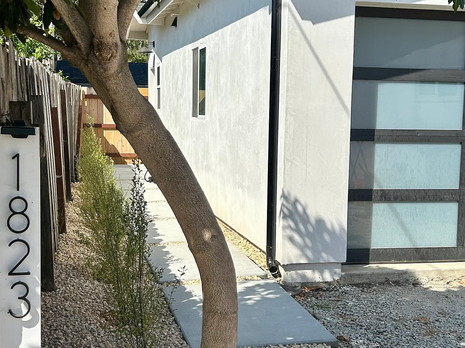 2 bed, 880 sqft, $3,000 — Photo 1