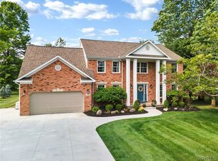 5385 Shadyside Dr, Clarence, NY 14031