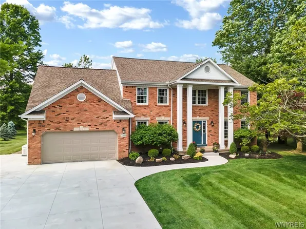 5385 Shadyside Dr, Clarence, NY 14031