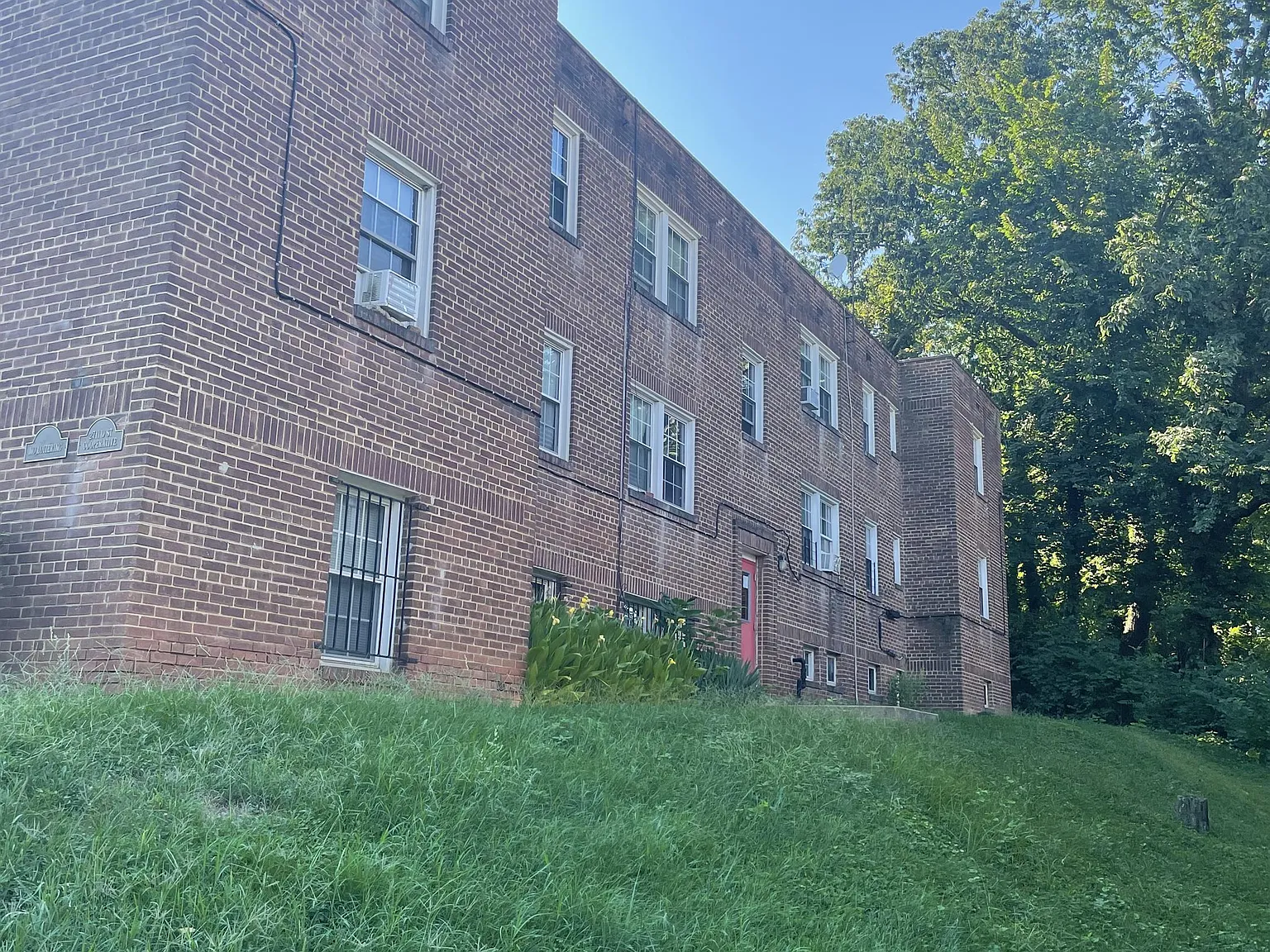 2711 Q St SE — Photo 1
