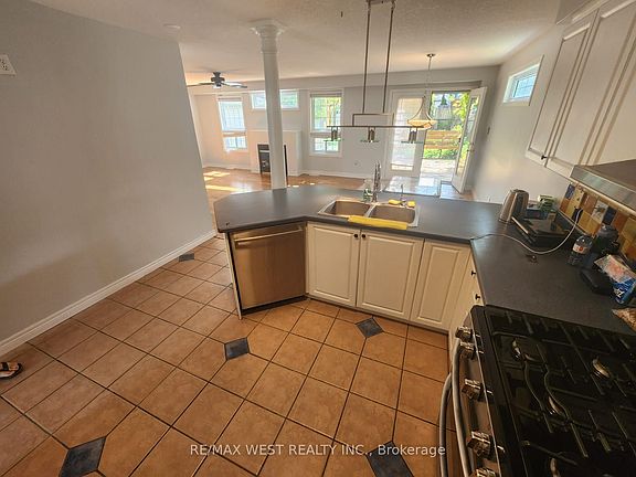 4th image of 792 Butternut Ave