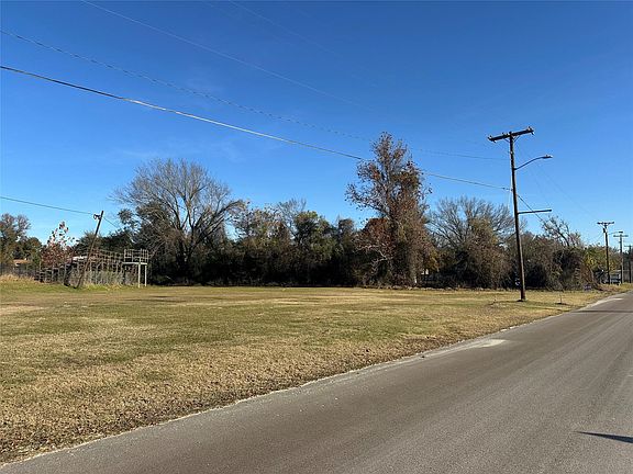 3rd image of 306 Stadium St