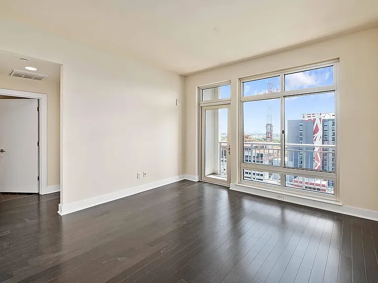 603 Davis St #1605 — Photo 8